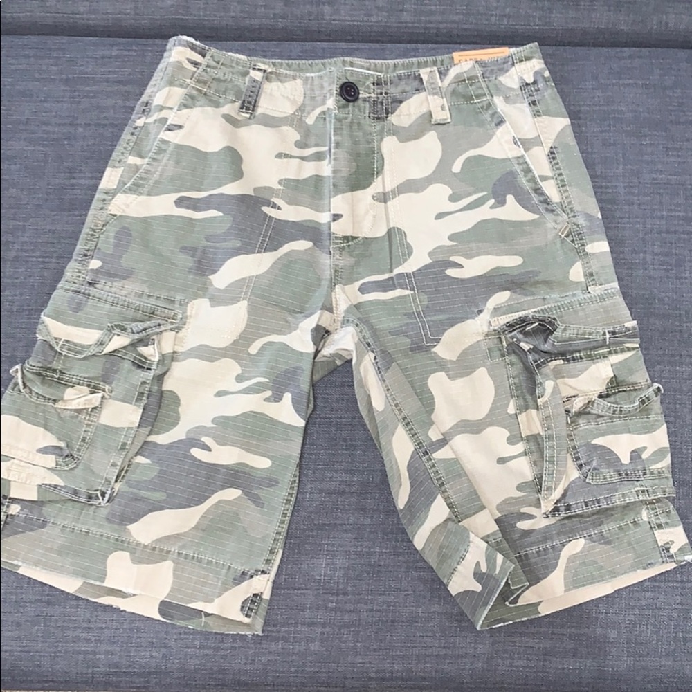 Cape Juby camo cargo shorts size 28